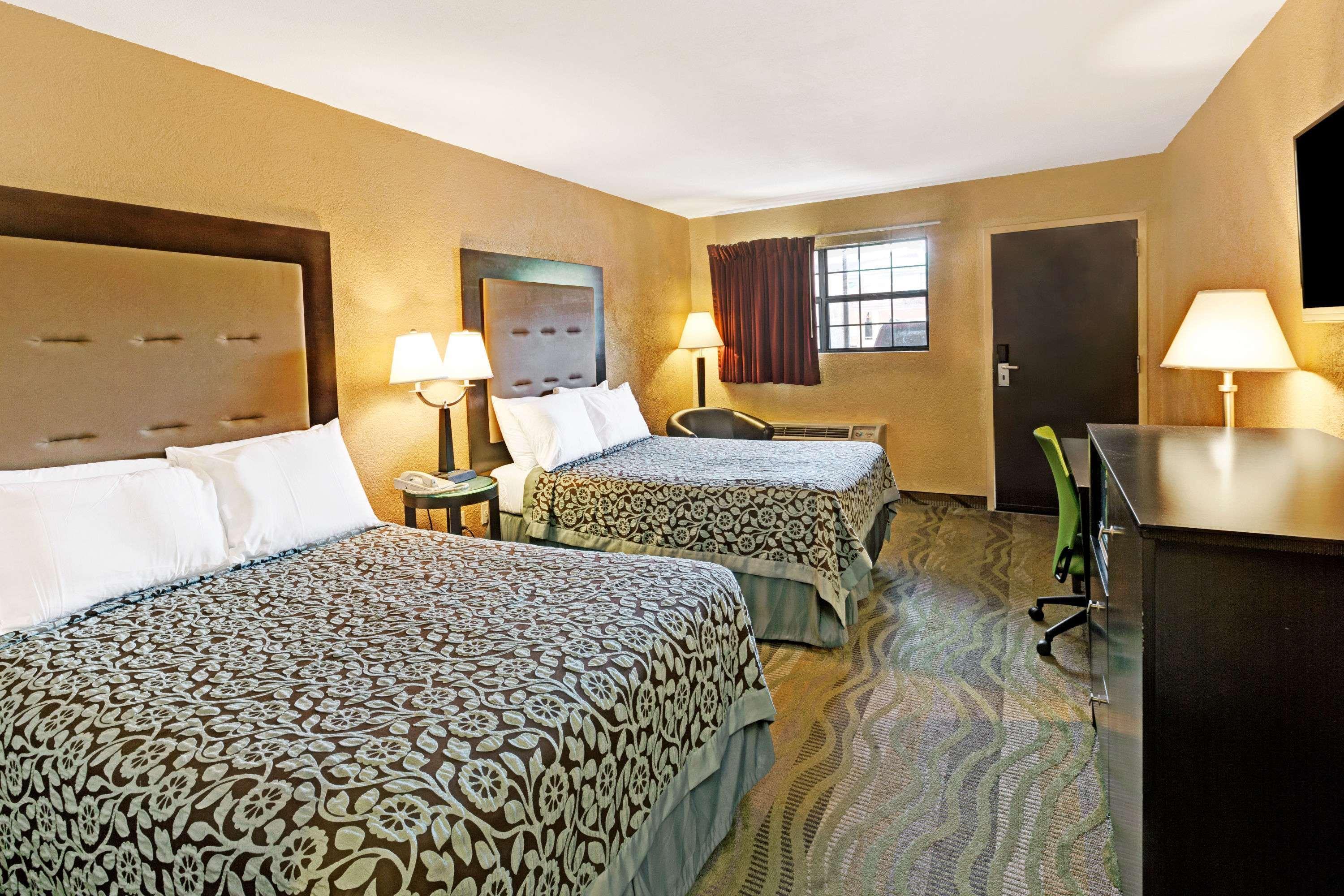 Days Inn By Wyndham Cherokee Near Casino Bagian luar foto