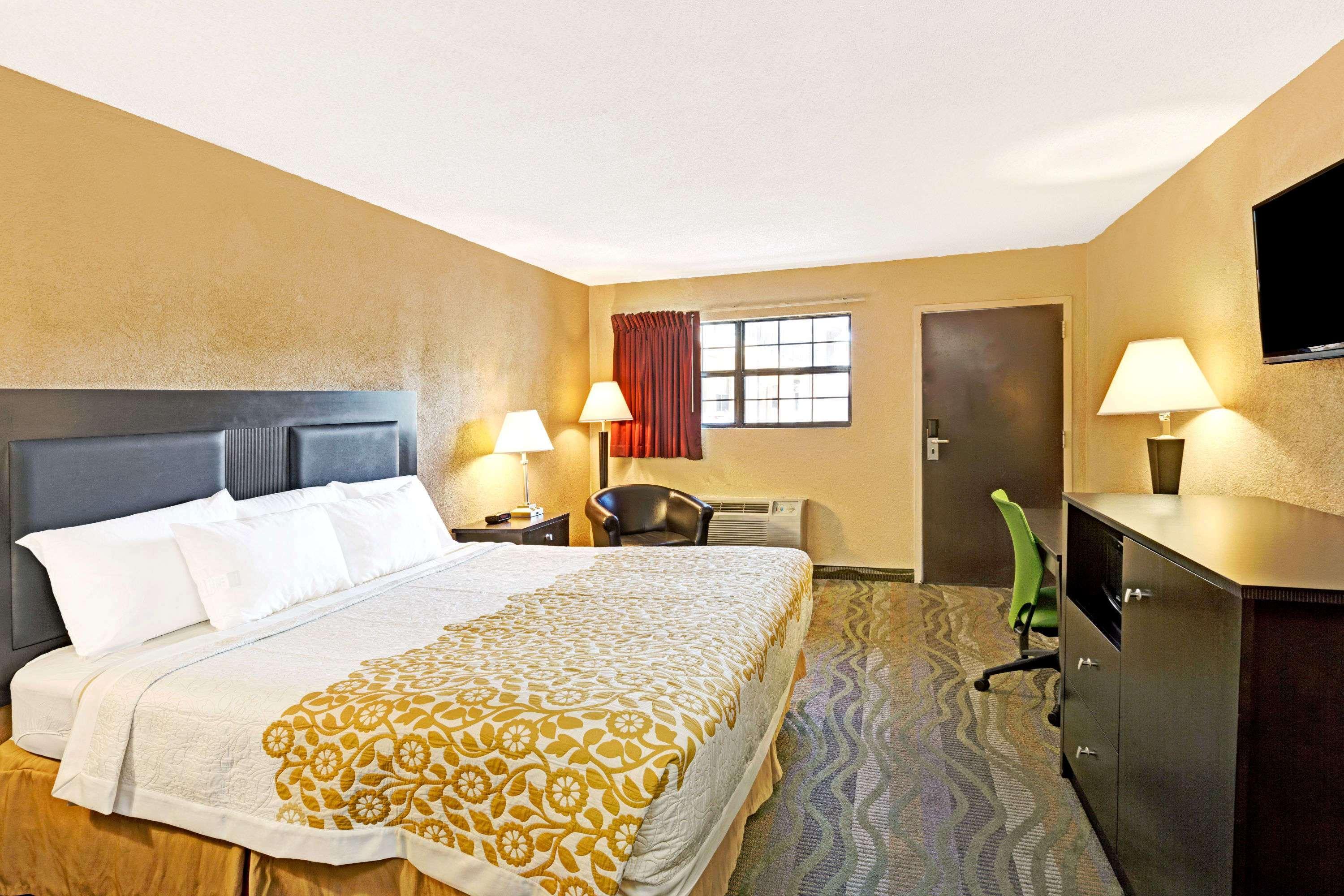 Days Inn By Wyndham Cherokee Near Casino Bagian luar foto