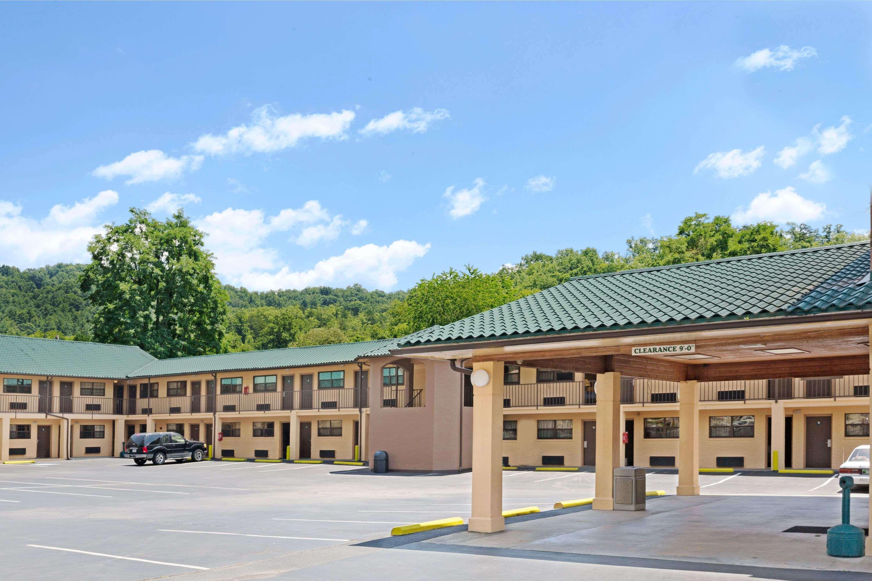 Days Inn By Wyndham Cherokee Near Casino Bagian luar foto