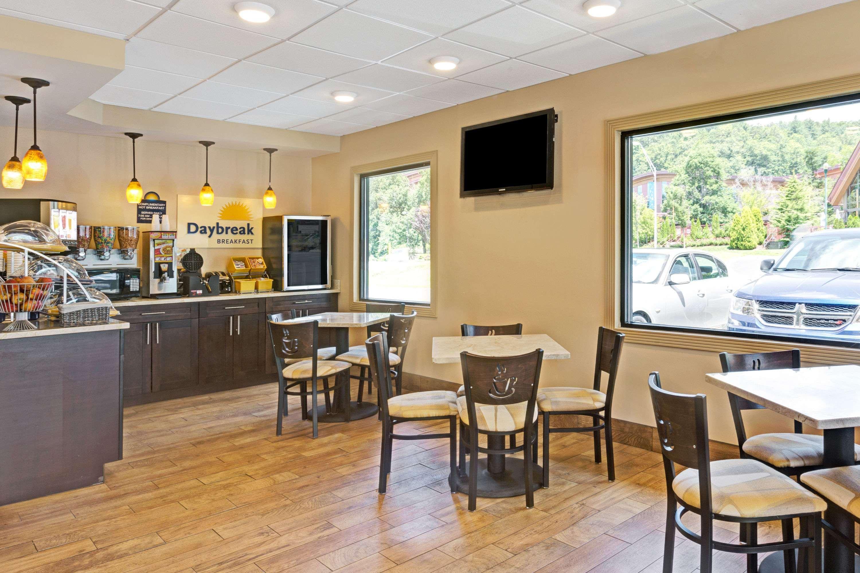 Days Inn By Wyndham Cherokee Near Casino Bagian luar foto