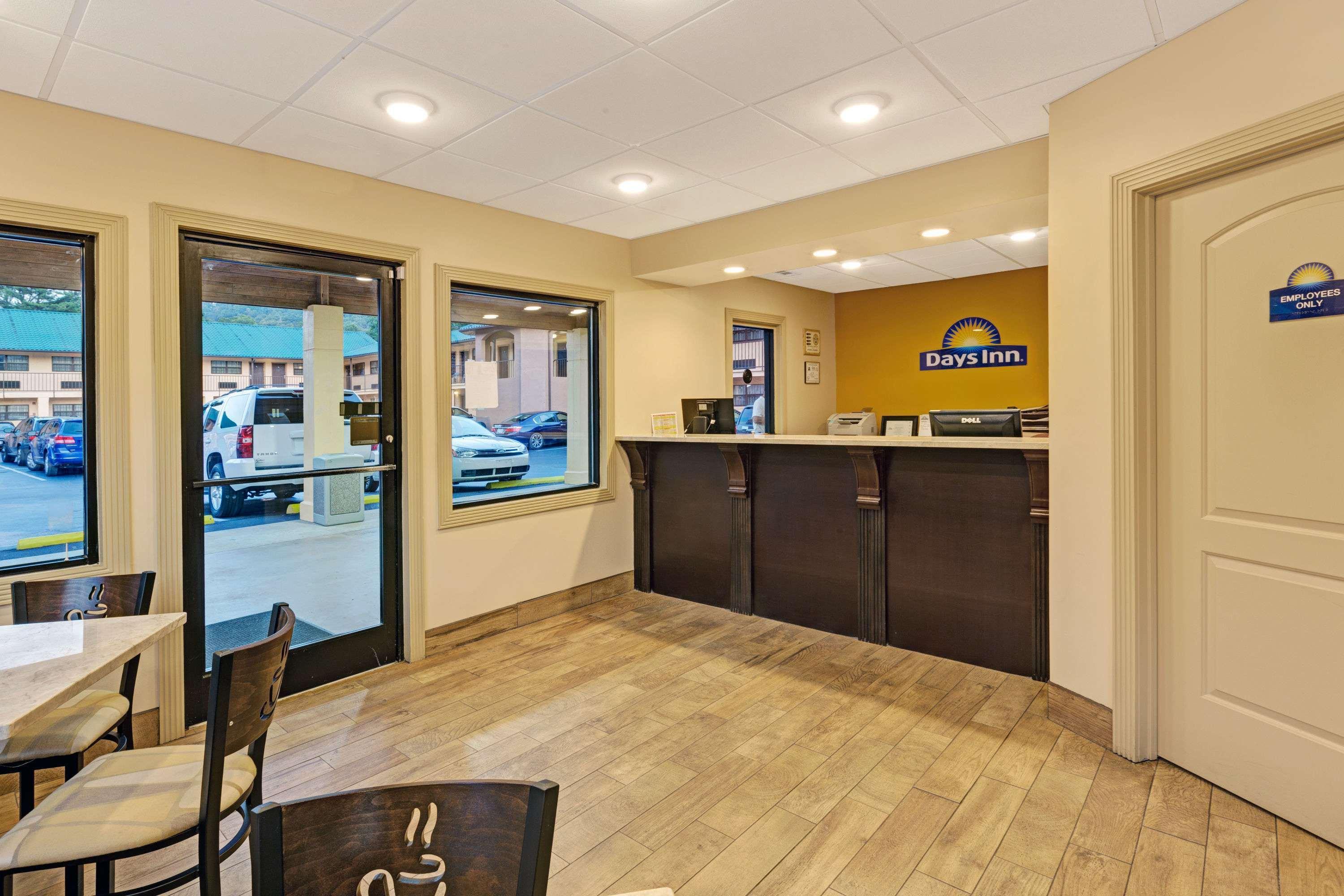 Days Inn By Wyndham Cherokee Near Casino Bagian luar foto